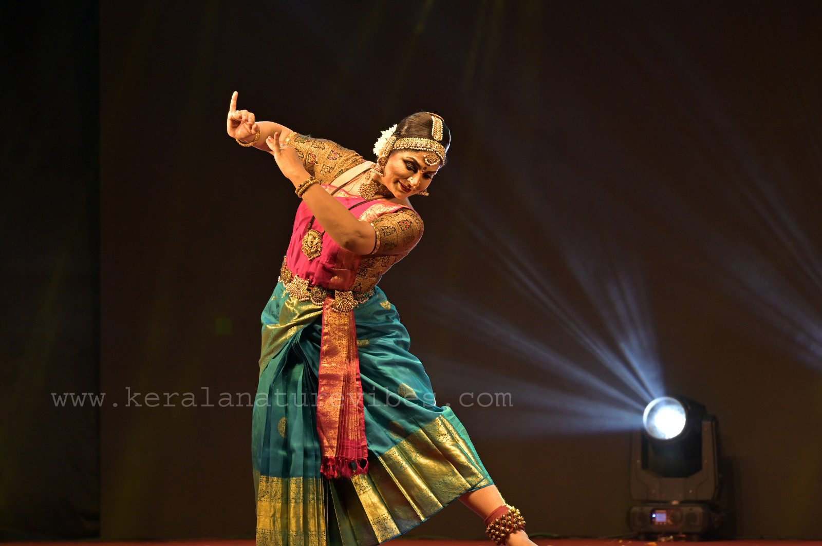 Mohiniyattam, image courtesy, Mr. Arjunan.S, freelance photographer